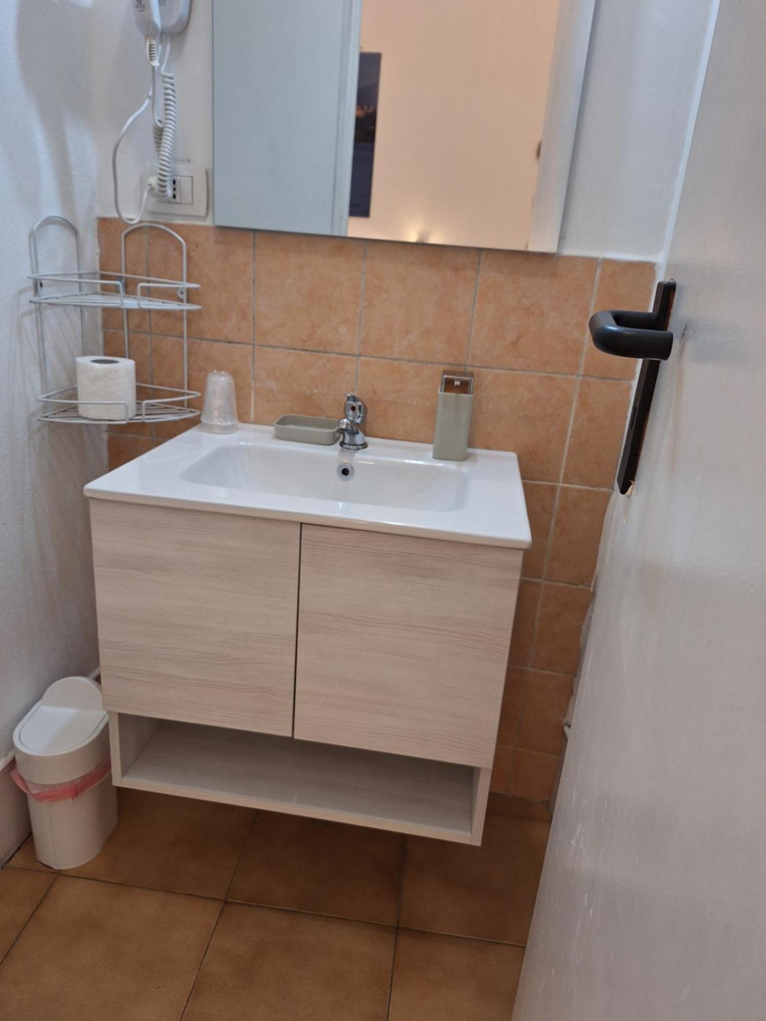 Affittacamere Guesthouse Maristella Каляри Стая снимка